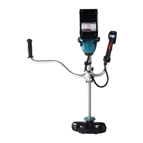 Akutrimmer Makita UR002GZ01 XGT. Akutrimmer millele on lisatud uudne ADT (Automatic Torque Drive) tehnoloogia – tegemist on tööriista sisse ehitatud automaatikaga, mis suurendab või vähendab tööriista võimsust vastavalt tehtava töö iseloomule. Kui tööriist tunnetab, et töö tegemiseks pole nii palju võimsust vaja, vähendab ta pöörlemiskiirust ja võimsust, samal ajal pikendades akude tööaega.