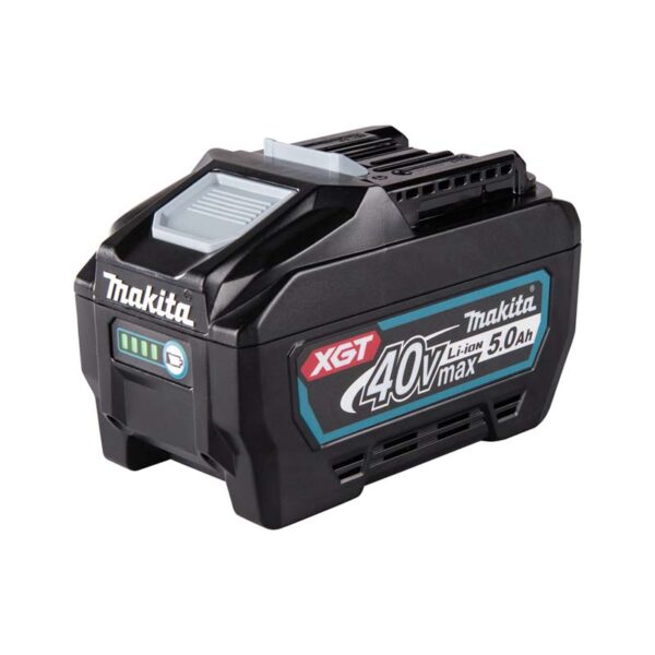 Makita aku 40V 5.0Ah BL4050. Laadimistaseme indikaatoriga 5,0 Ah Li-ion aku. Võimas 40Vmax aku sobib kasutamiseks Makita XGT® seeria tööriistadega. Ideaalne suure energiatarbimisega tööriistadele. Laadimisaeg kiirlaadijas 50 minutit.