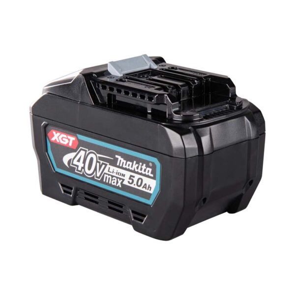 Makita aku 40V 5.0Ah BL4050. Laadimistaseme indikaatoriga 5,0 Ah Li-ion aku. Võimas 40Vmax aku sobib kasutamiseks Makita XGT® seeria tööriistadega. Ideaalne suure energiatarbimisega tööriistadele. Laadimisaeg kiirlaadijas 50 minutit.