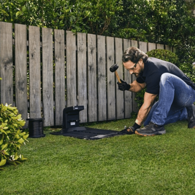 Perimeetrikaabliga robotniidukid